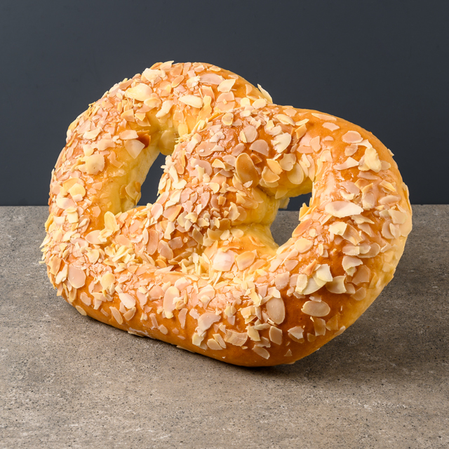 Brezel mit Mandeln