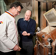 Paul Dobelke und Norbert Büsch in der Mühle