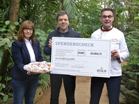 Scheckübergabe an Krefelder Zoo