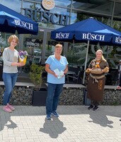 Dortmund: LAGA-Pressemitarbeiterin Lea Mispelkamp, Gewinnerin Jutta Witte, Fachgeschäftsleiterin Denise Blaser und Marketingleiterin Annett Swoboda 
